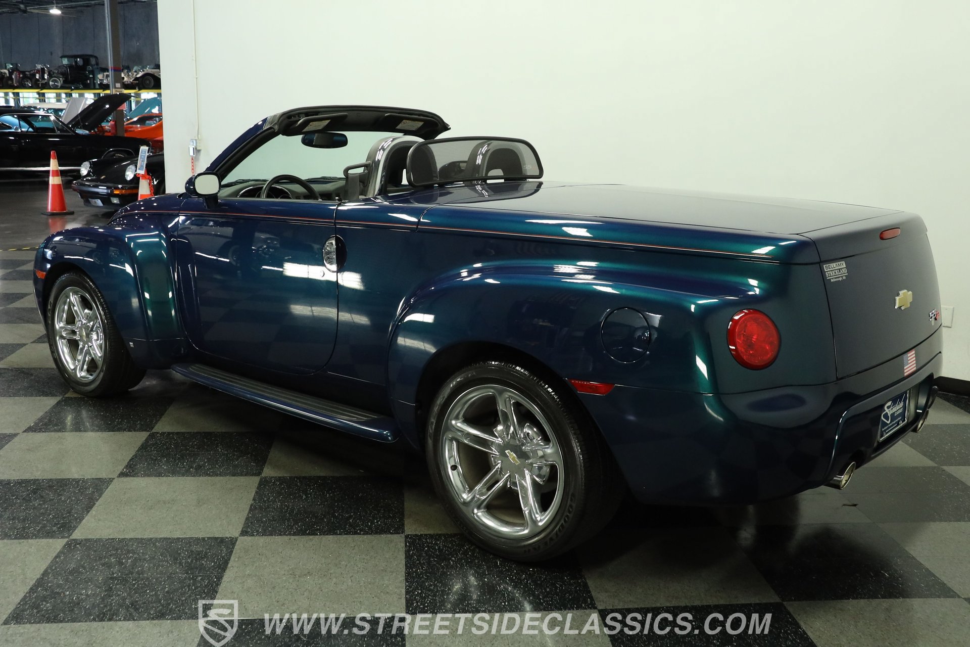Used 2006 Chevrolet SSR w/ Preferred Equipment Group RWD image 7