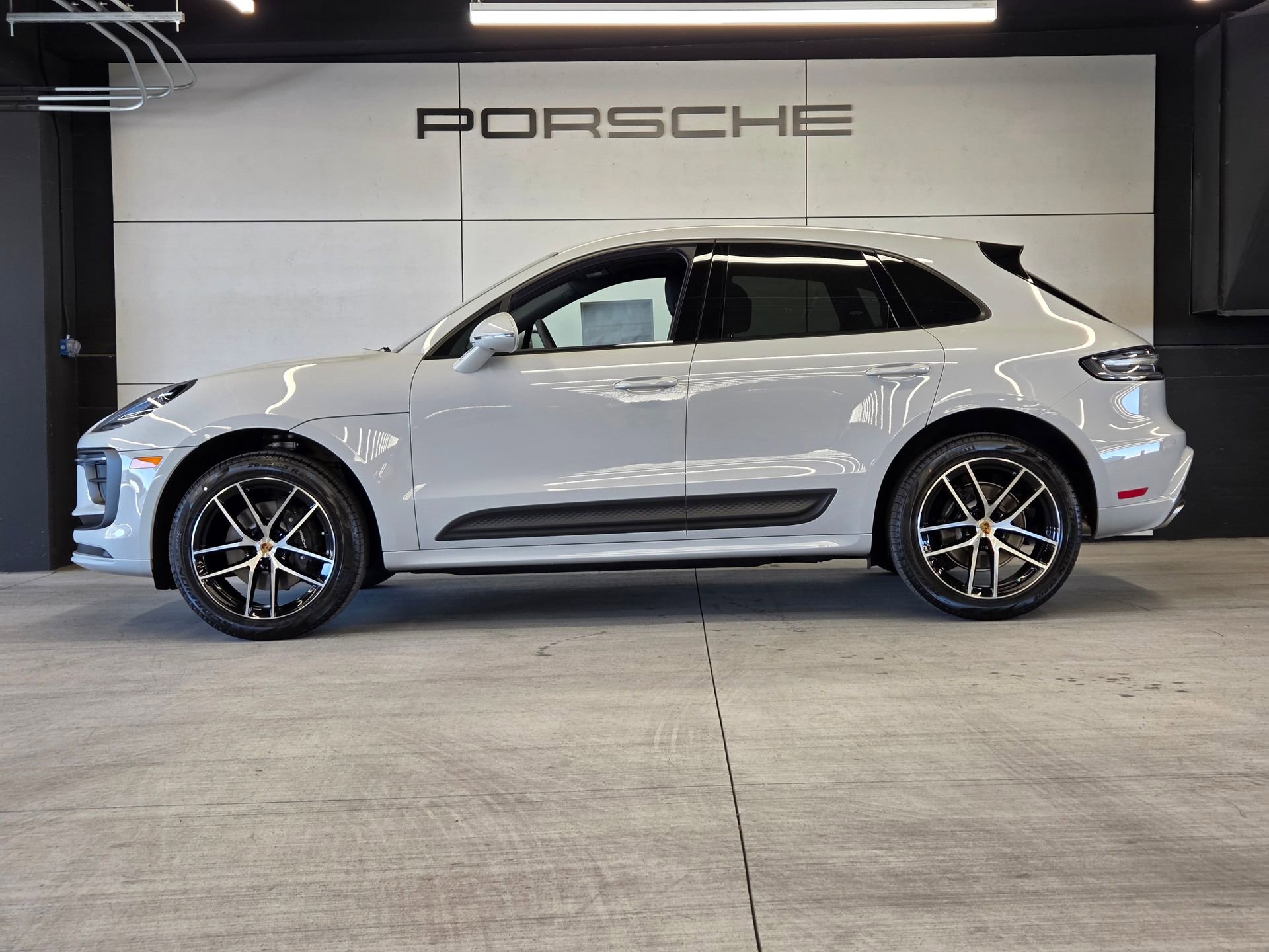 New 2026 Porsche Macan AWD/4WD image 2