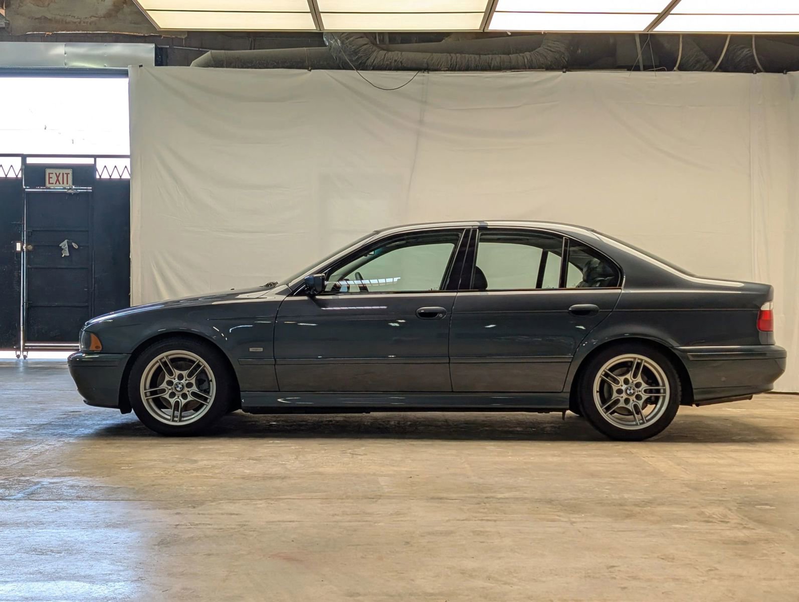 Used 2001 BMW 540i Sedan image 2