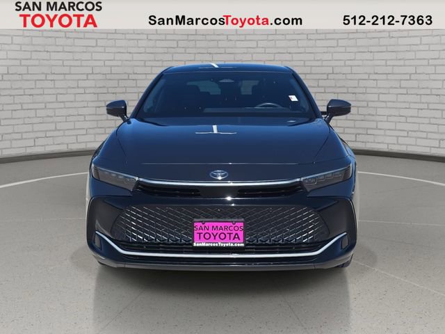 Used 2023 Toyota Crown Limited image 2