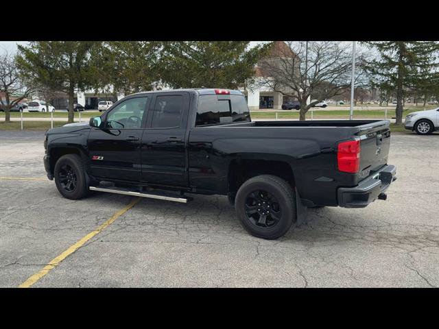 Used 2018 Chevrolet Silverado 1500 LT w/ Midnight Edition AWD/4WD image 32