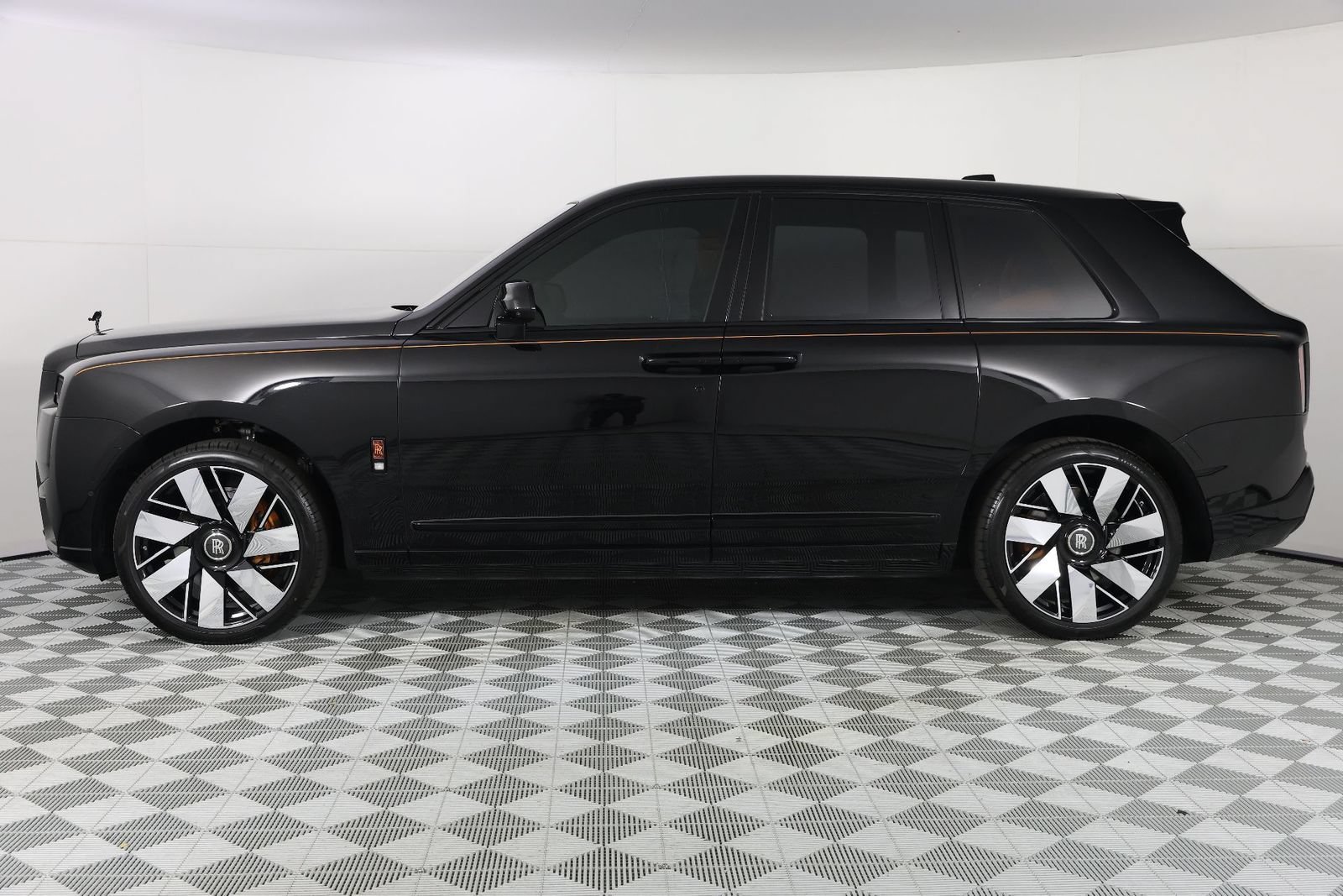 Certified 2025 Rolls-Royce Cullinan AWD/4WD image 2