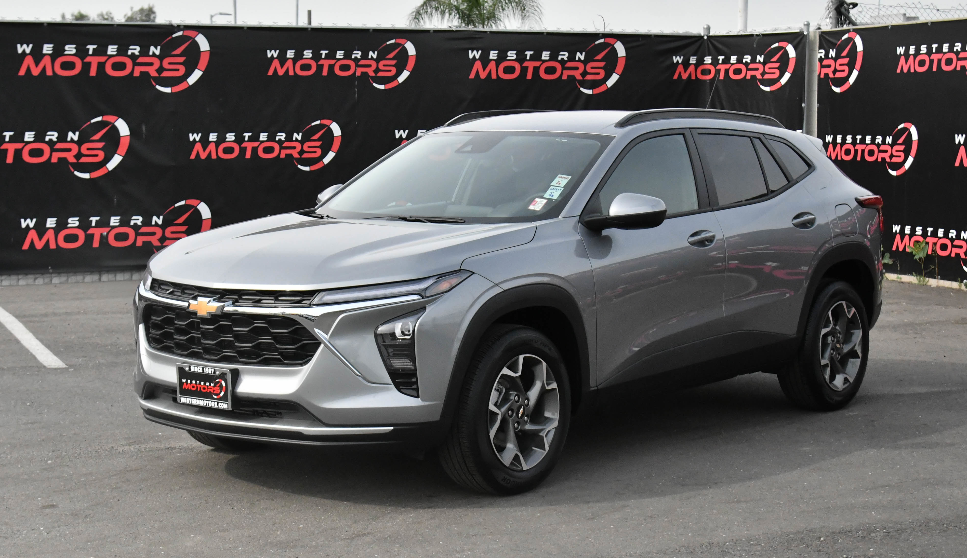 Used 2025 Chevrolet Trax LT w/ LT Convenience Package FWD image 3