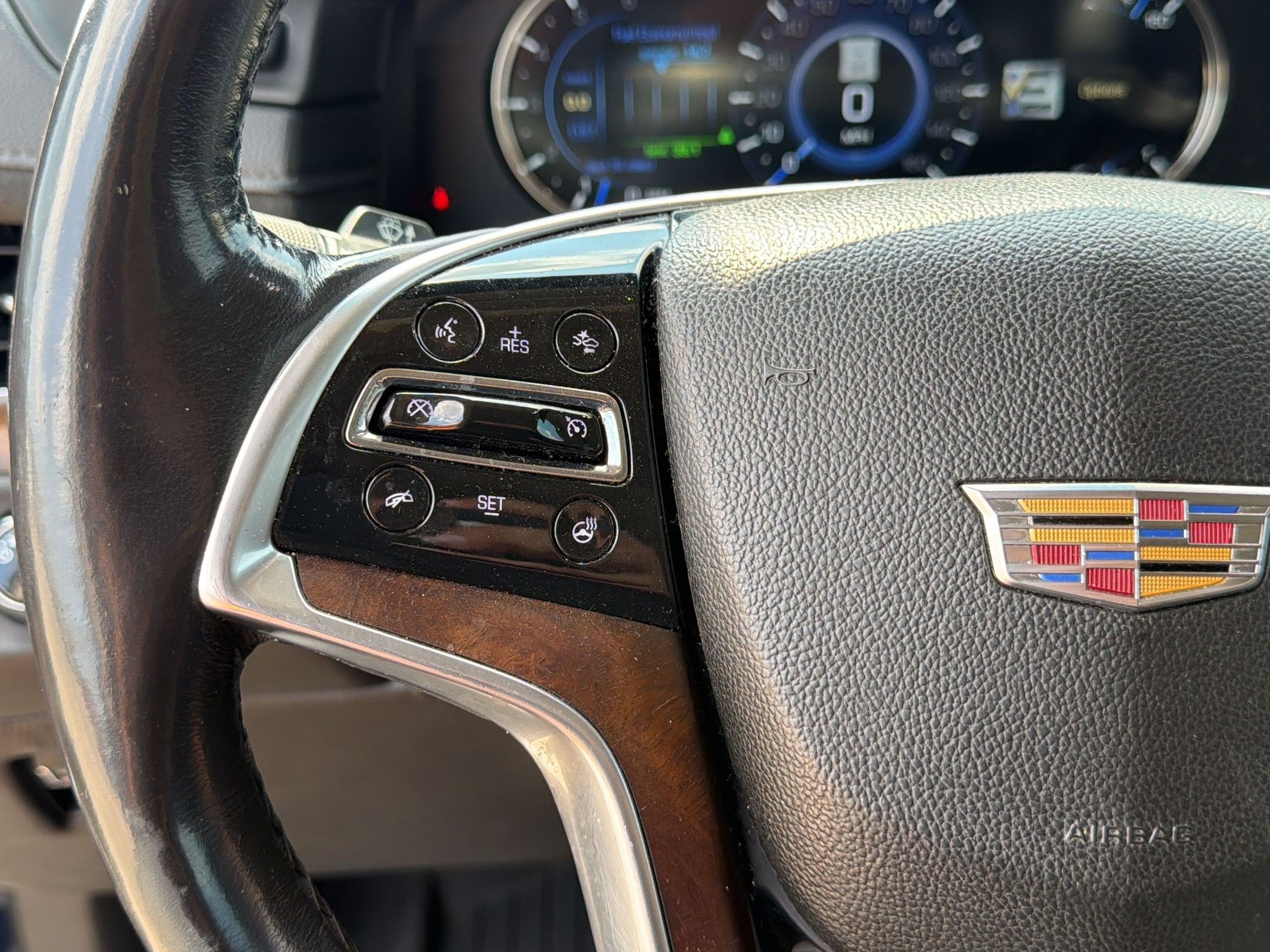 Used 2018 Cadillac Escalade Premium Luxury RWD image 17