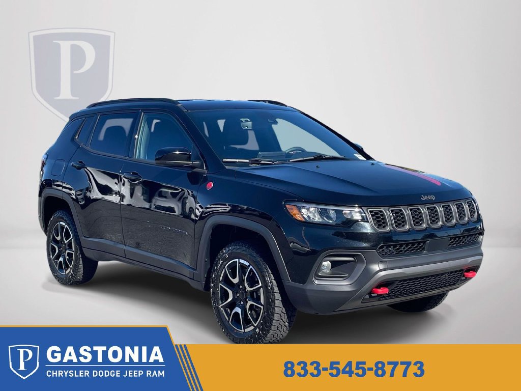 Used 2025 Jeep Compass Trailhawk AWD/4WD image 1