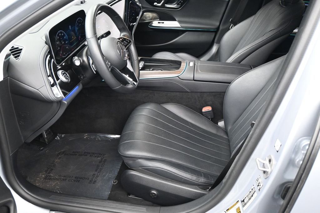 Used 2024 Mercedes-Benz E 350 4MATIC Sedan image 5