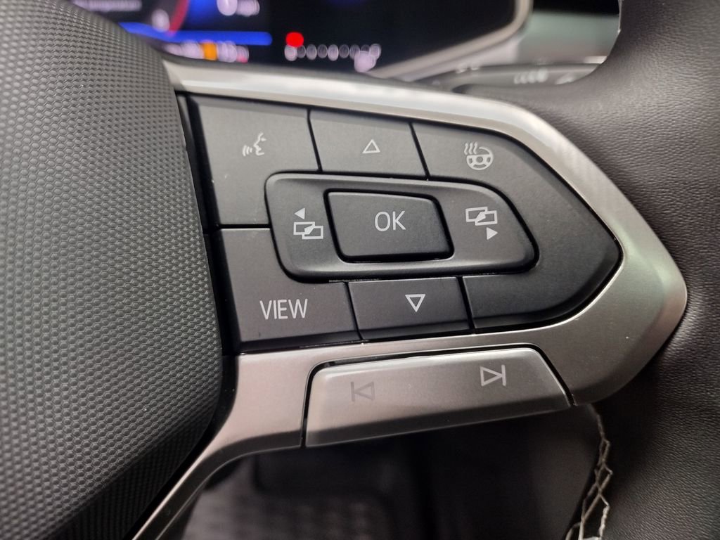 New 2025 Volkswagen Taos SE image 27