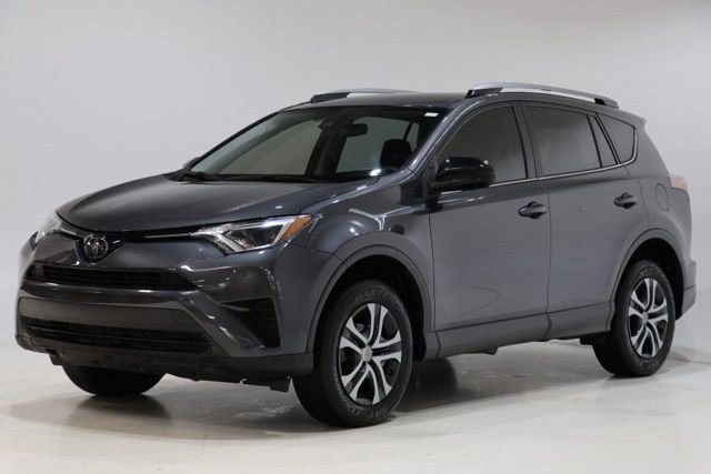 Used 2017 Toyota RAV4 LE FWD image 3
