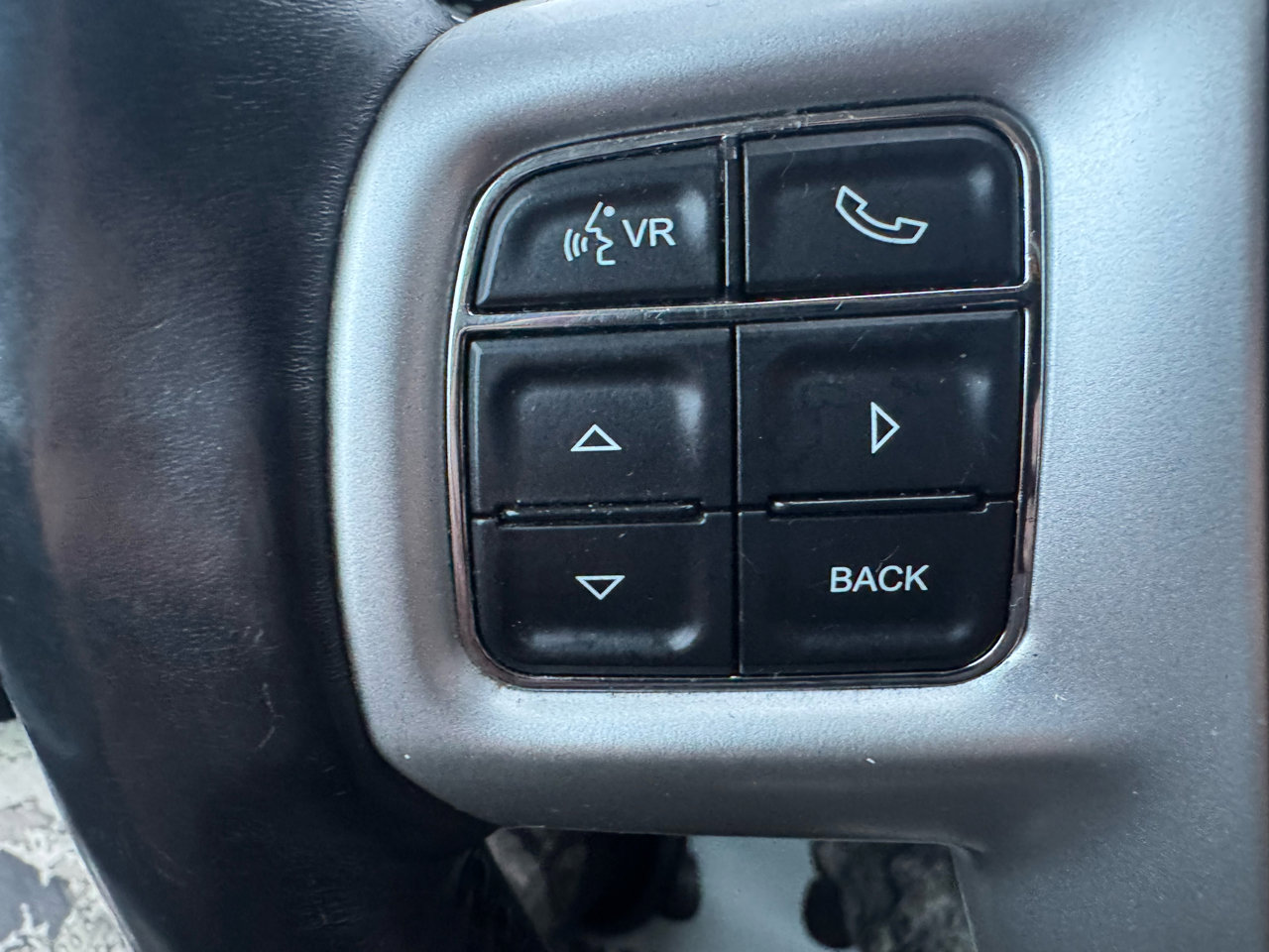 Used 2015 Chrysler Town & Country Touring w/ Driver Convenience Group image 16