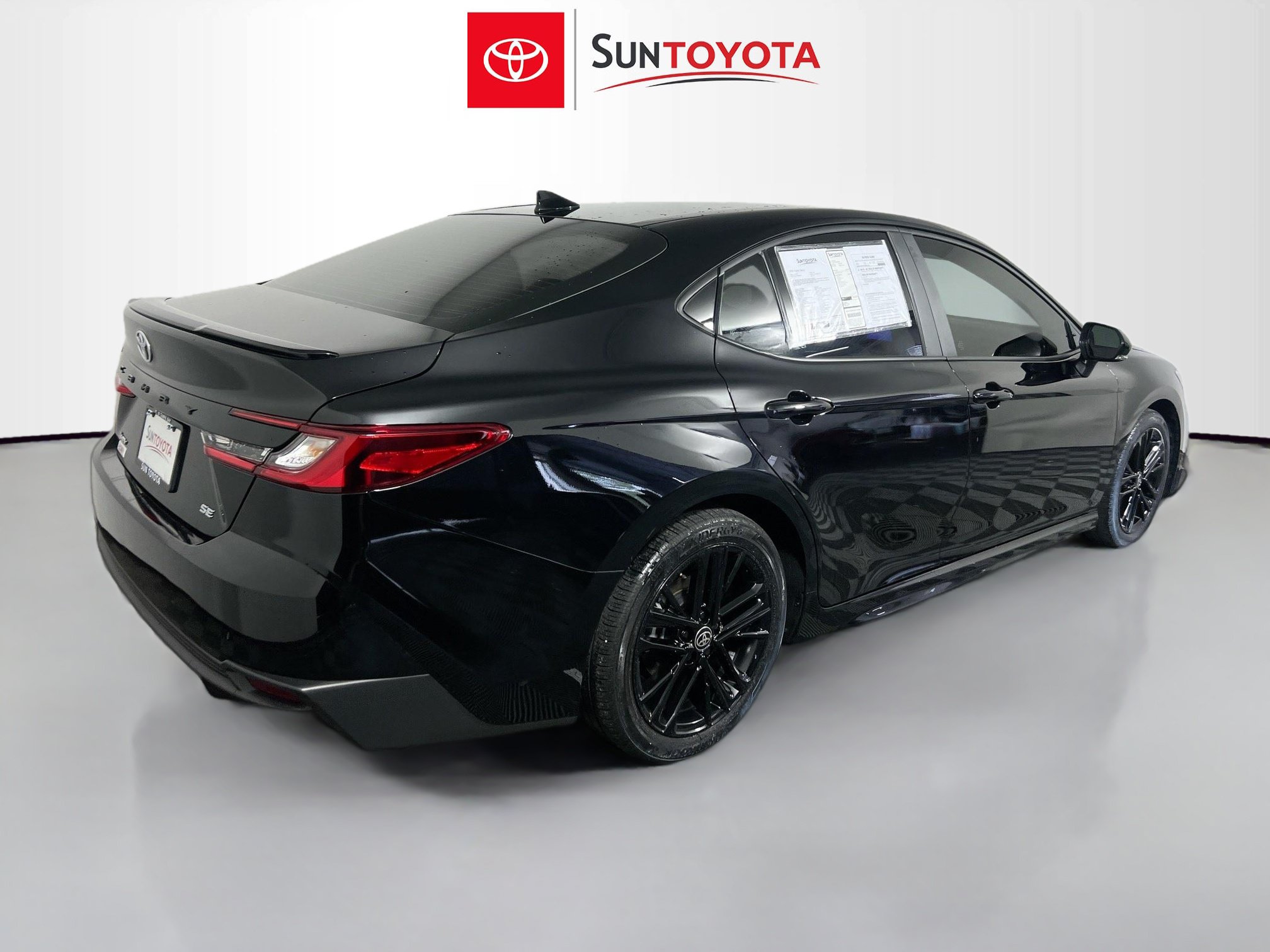 Used 2025 Toyota Camry SE w/ Convenience Package FWD image 4