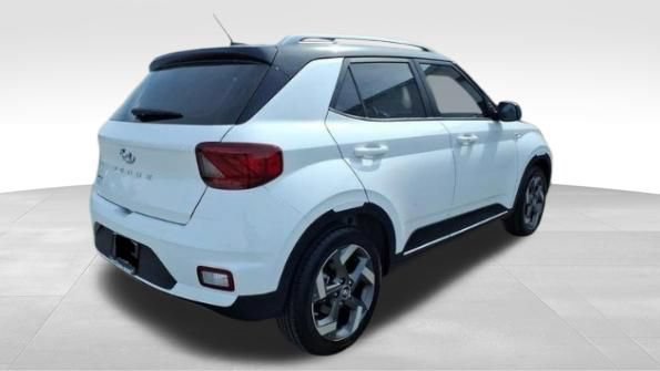 Used 2024 Hyundai Venue Limited FWD image 8