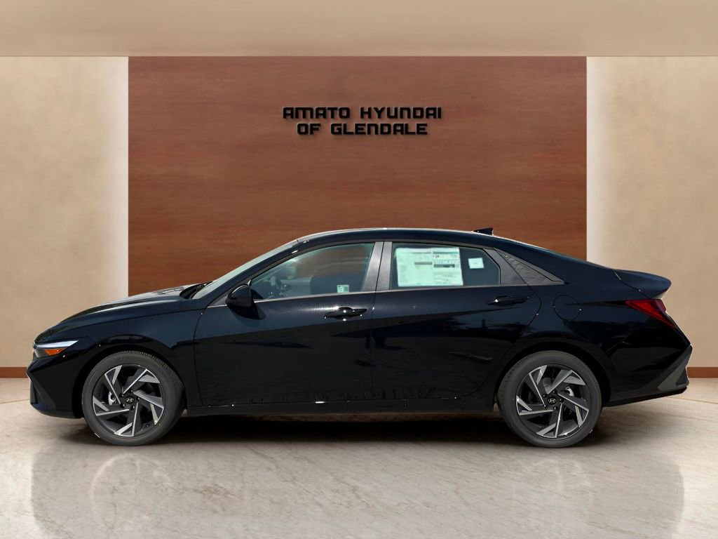 Used 2025 Hyundai Elantra Sport w/ Cargo Package FWD image 3