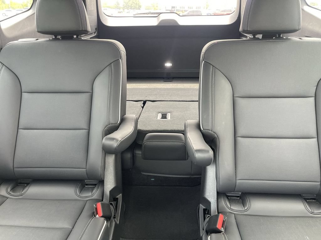 Used 2025 Buick Enclave Preferred AWD/4WD image 37