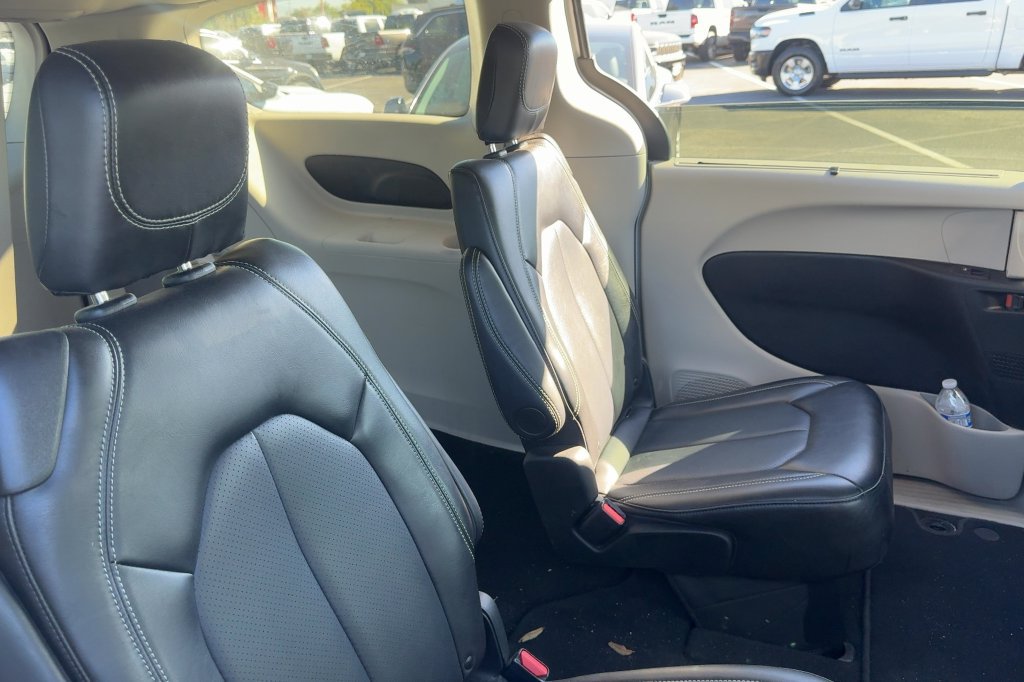 Used 2024 Chrysler Pacifica Touring-L FWD image 13