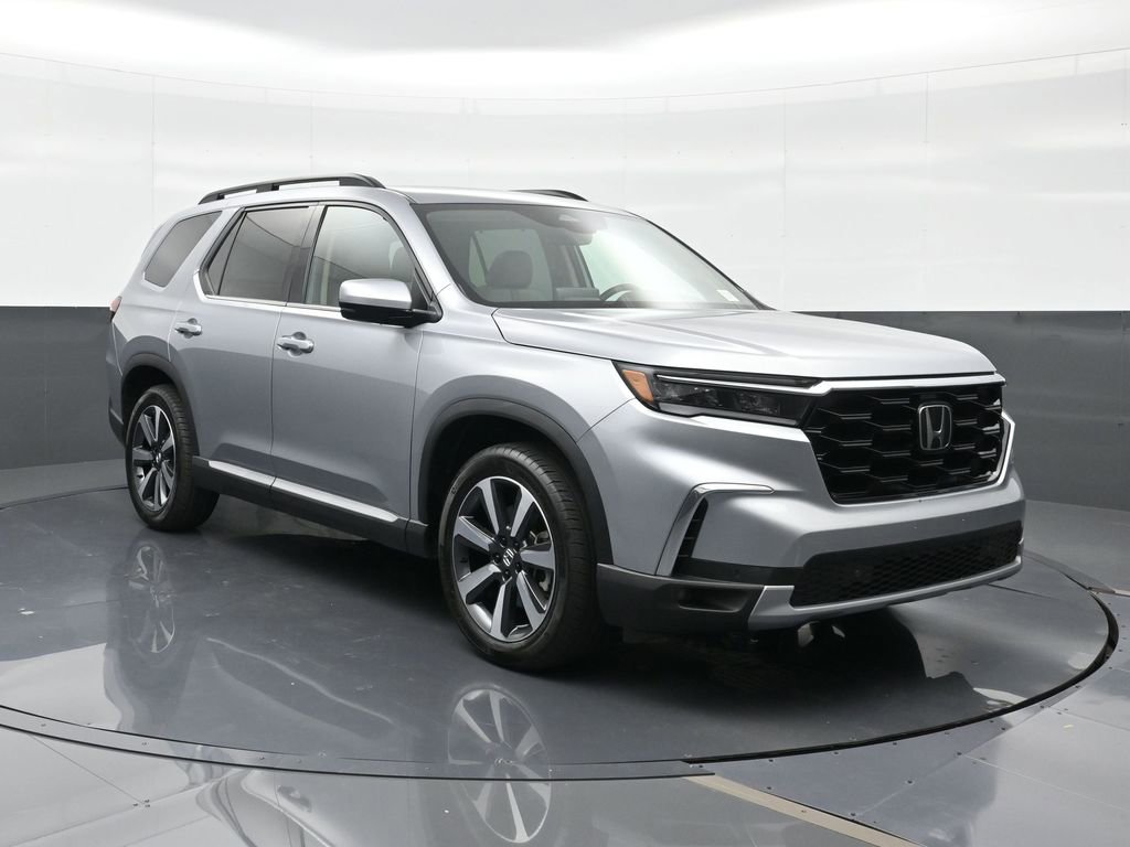 Used 2025 Honda Pilot Touring image 12