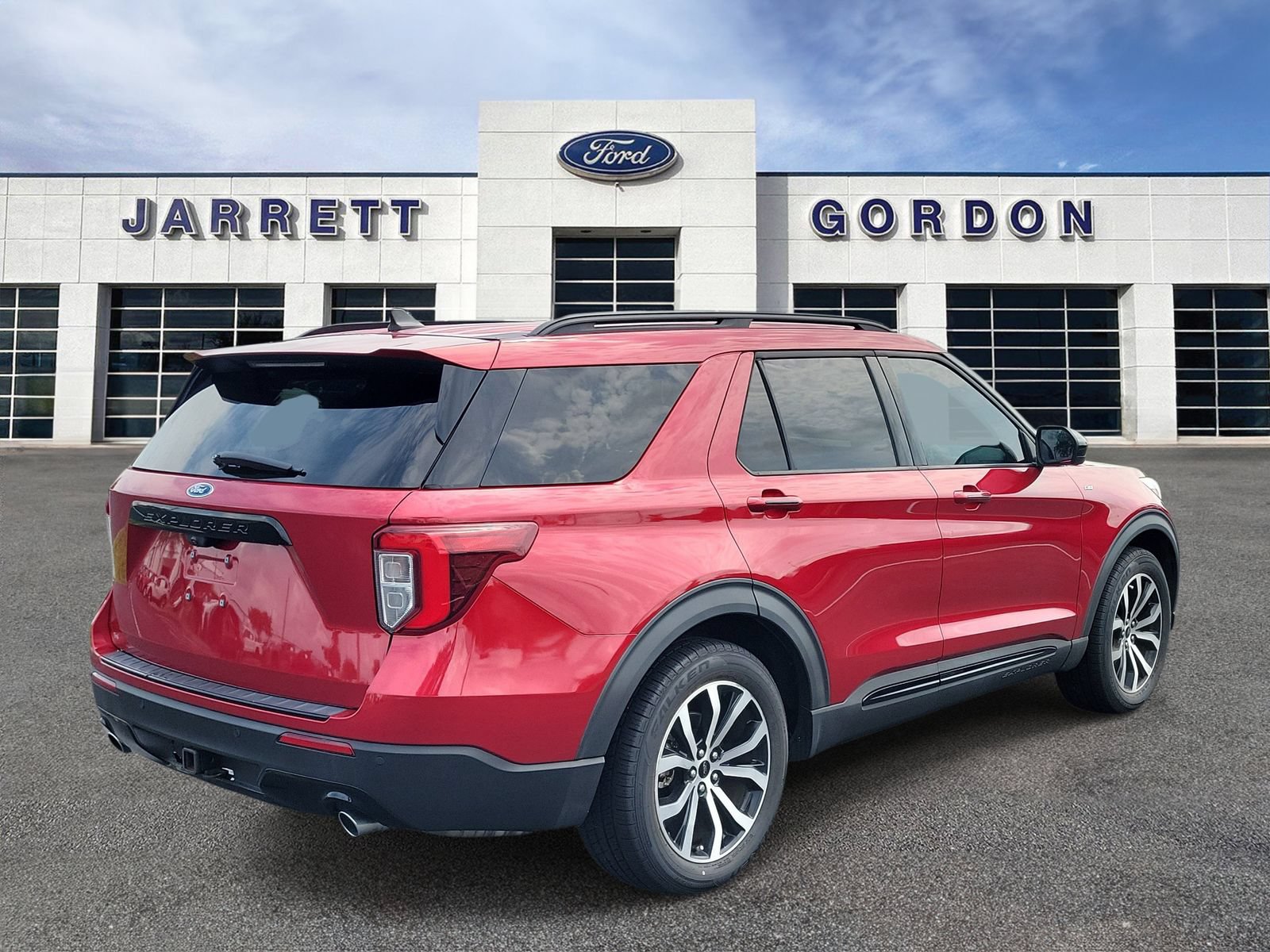 Certified 2022 Ford Explorer ST-Line w/ Class IV Trailer Tow Package RWD image 4