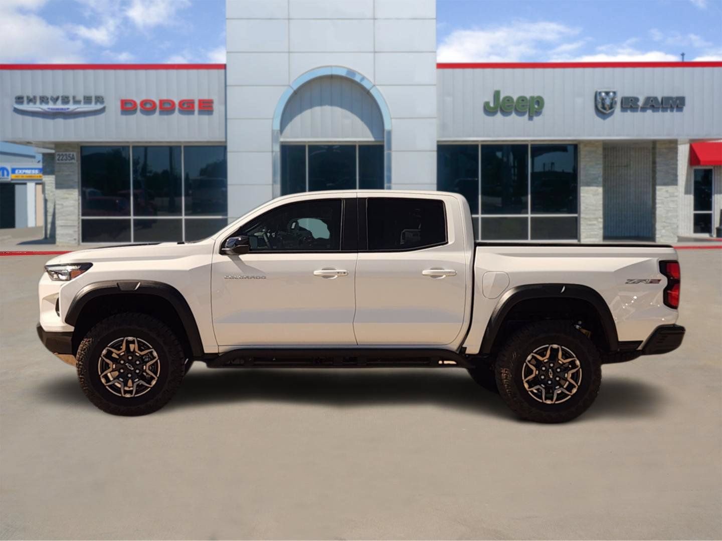 Used 2026 Chevrolet Colorado ZR2 AWD/4WD image 3