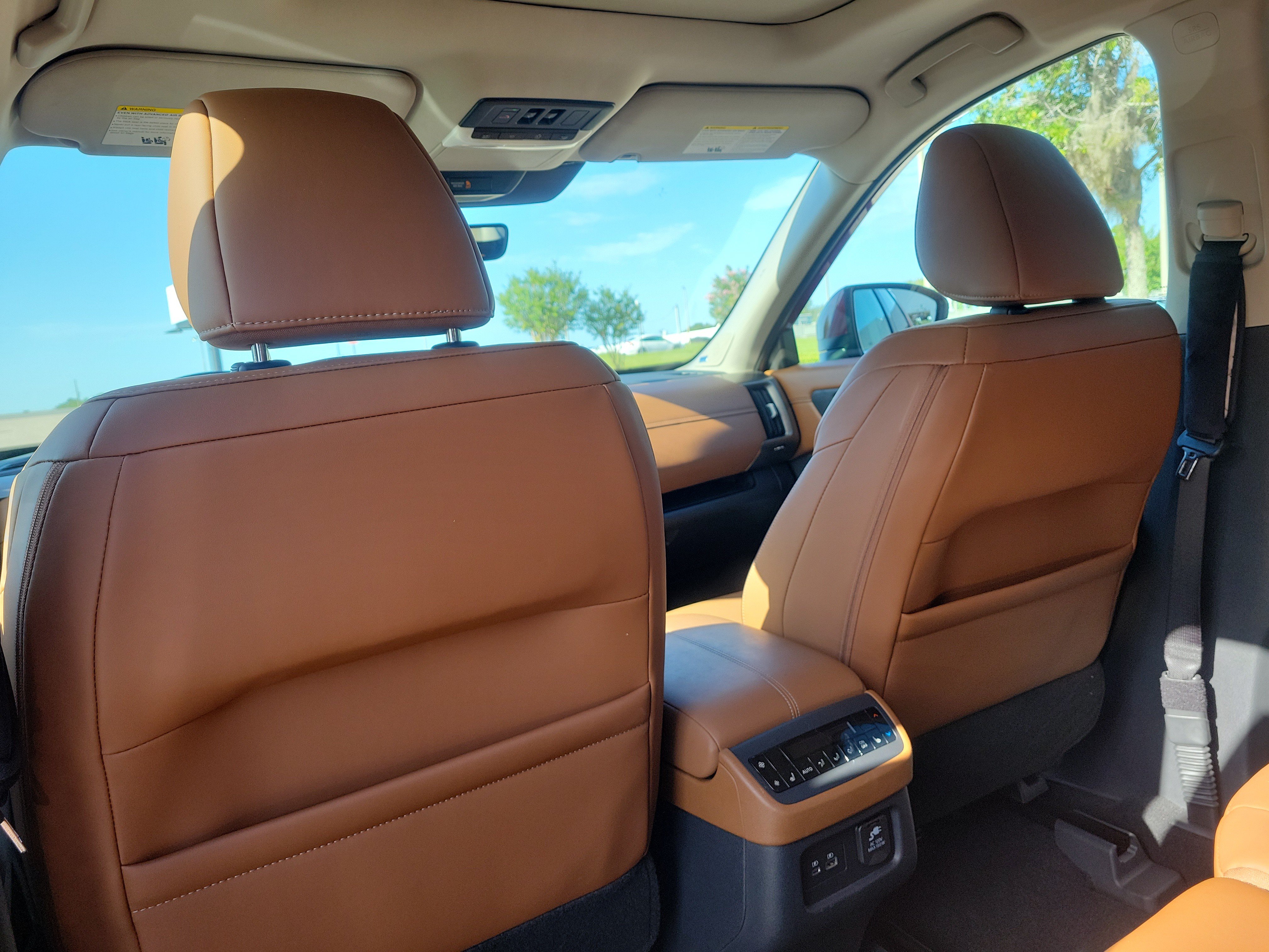 Certified 2025 Nissan Pathfinder Platinum w/ Black Appearance Package FWD image 19