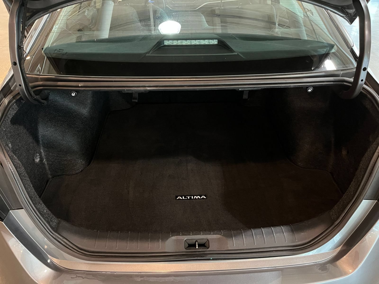 Used 2025 Nissan Altima 2.5 SV FWD image 30