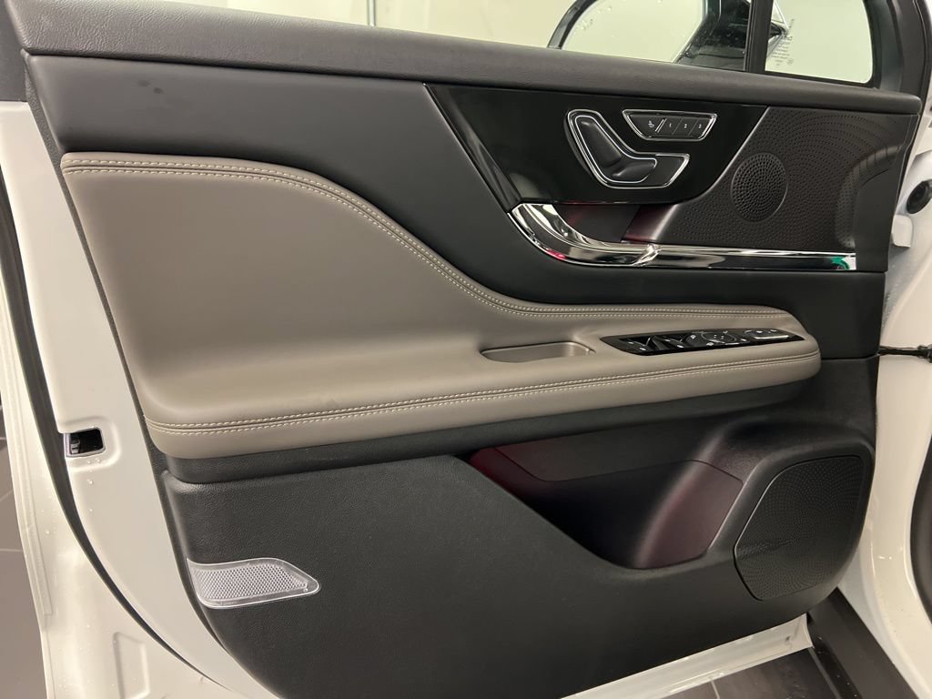 New 2025 Lincoln Corsair Grand Touring w/ Equipment Group 301A AWD/4WD image 28