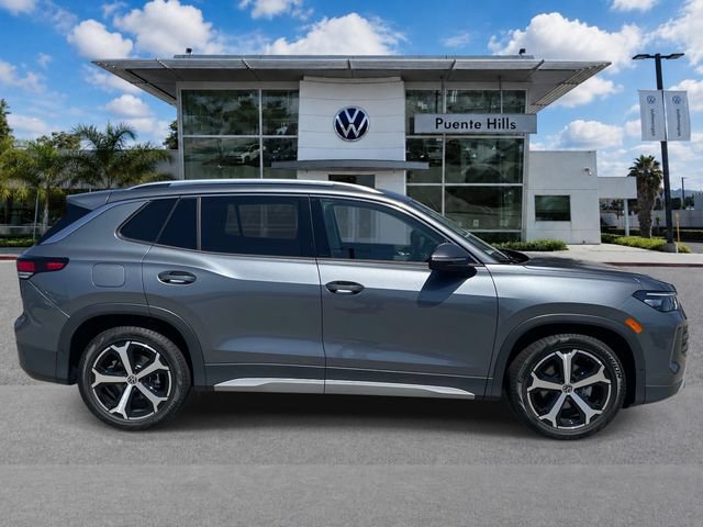 New 2026 Volkswagen Tiguan SE FWD image 3