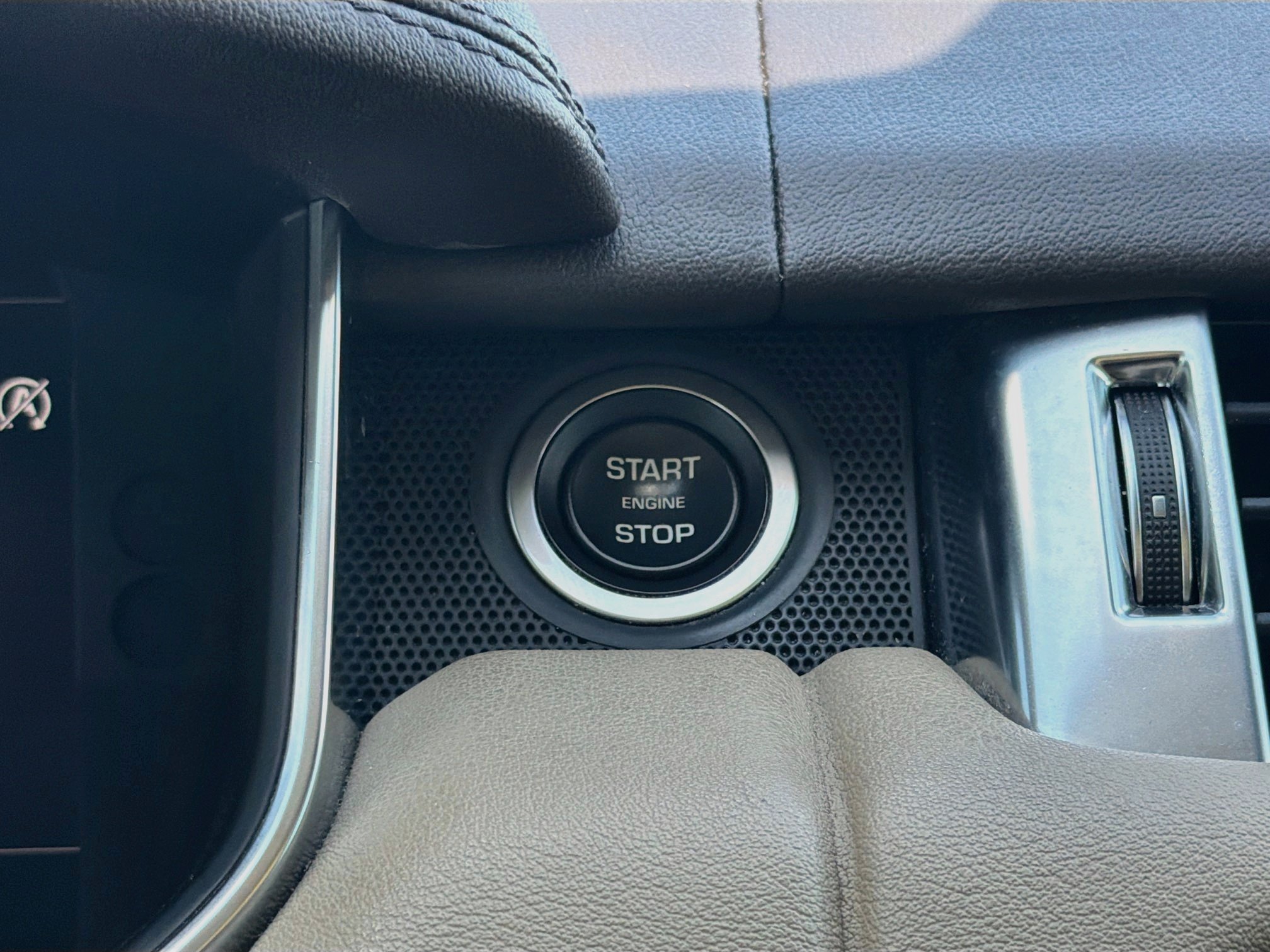 Used 2019 Land Rover Range Rover Sport HSE AWD/4WD image 35