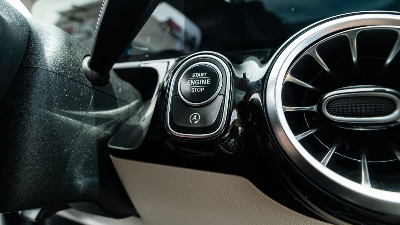 Used 2022 Mercedes-Benz GLA 250 4MATIC w/ Premium Package Lite image 43