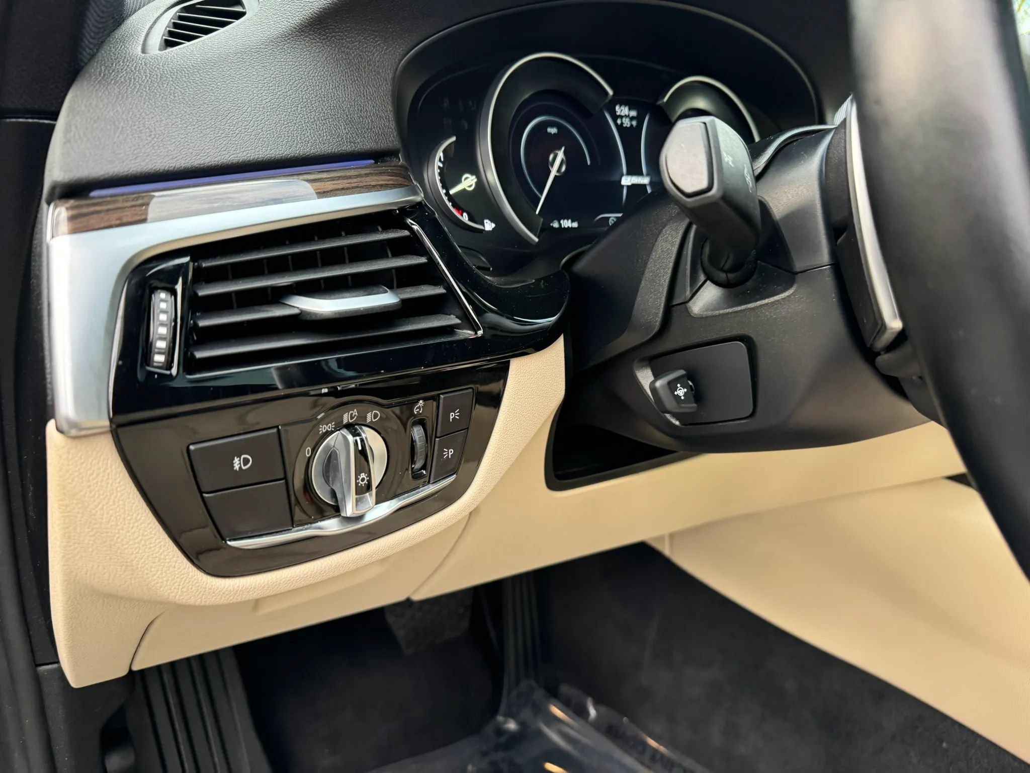Used 2018 BMW 530e xDrive AWD/4WD image 28