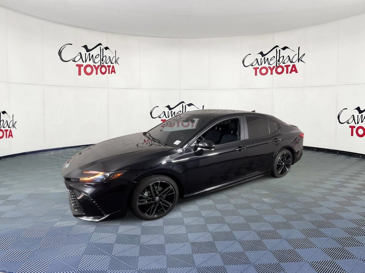 Used 2025 Toyota Camry XSE FWD image 7