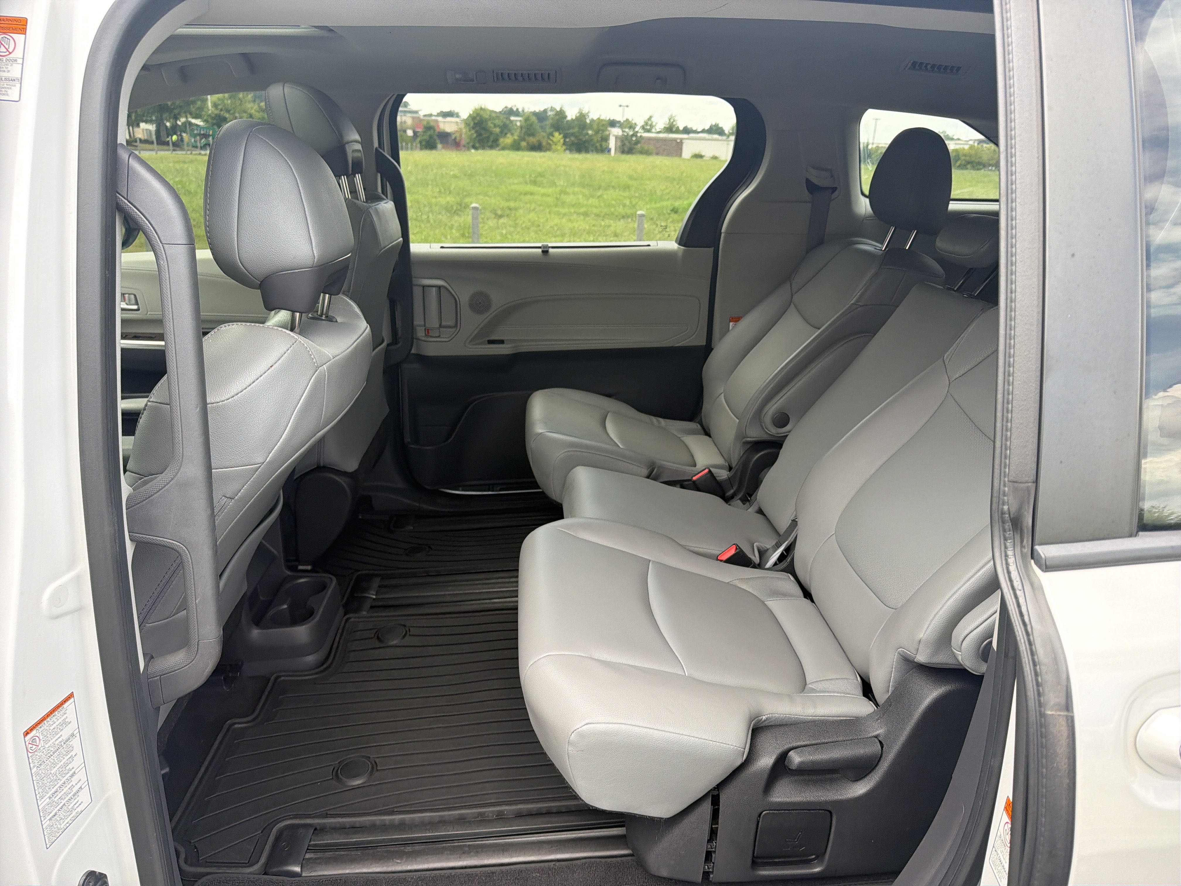 Used 2022 Toyota Sienna XLE FWD image 26