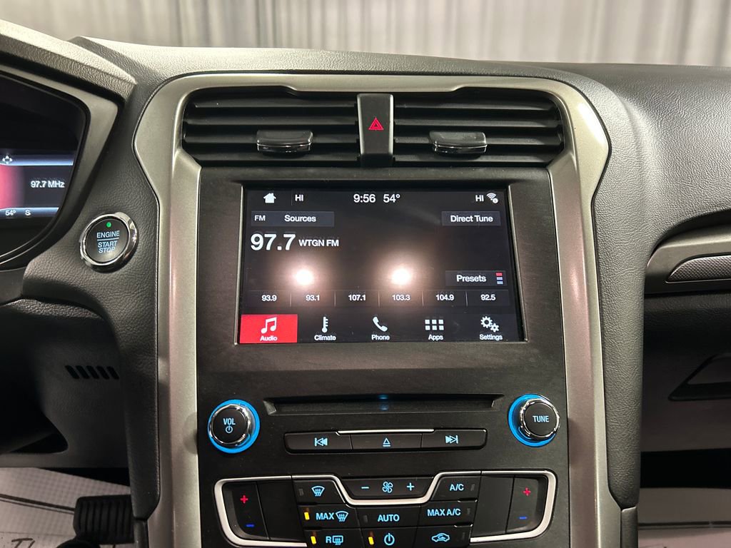 Used 2018 Ford Fusion SE w/ Fusion SE Technology Package image 16