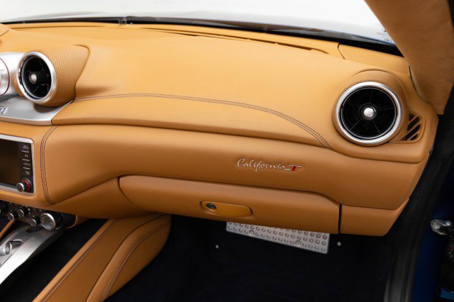 Used 2015 Ferrari California T image 32
