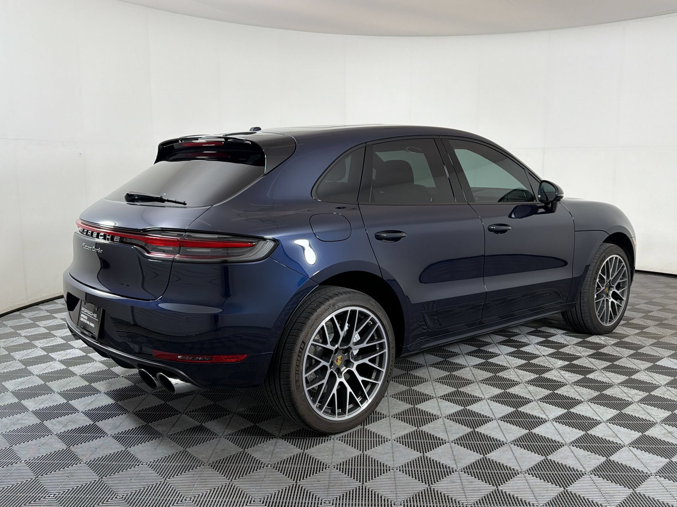 Certified 2020 Porsche Macan Turbo AWD/4WD image 10