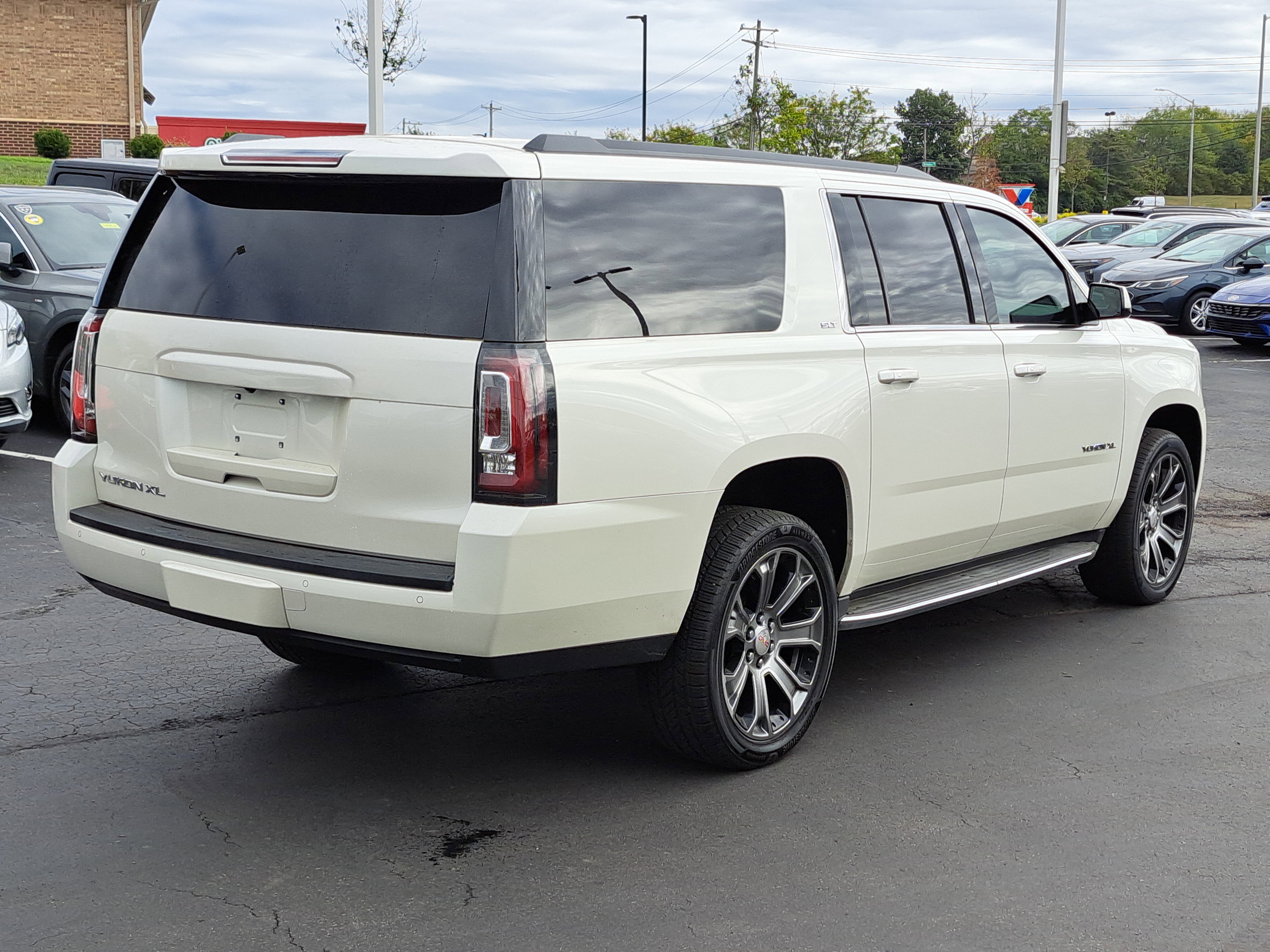 Used 2015 GMC Yukon XL SLT w/ Open Road Package image 4