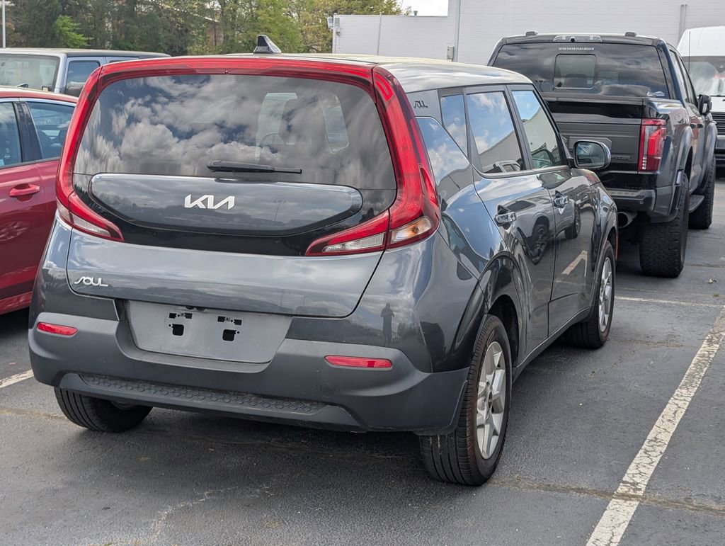 Used 2022 Kia Soul LX w/ Technology Package FWD image 3