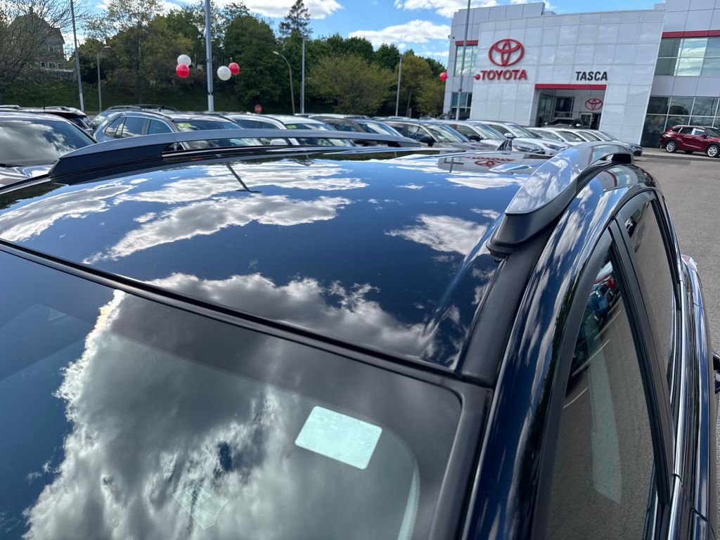 Used 2018 Toyota RAV4 LE w/ All Weather Liner Package AWD/4WD image 43