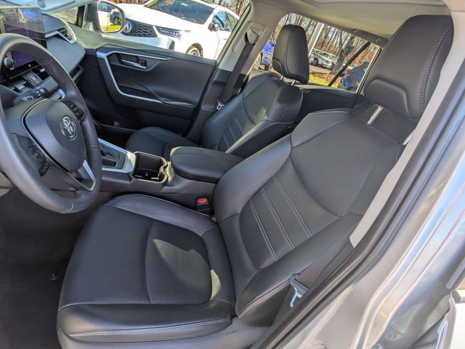 Used 2023 Toyota RAV4 Limited image 19