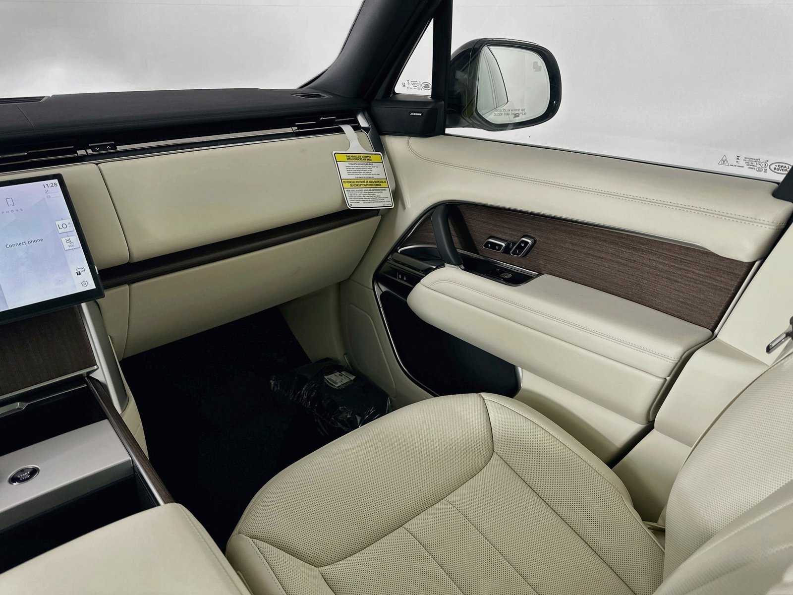 New 2026 Land Rover Range Rover Long Wheelbase SE AWD/4WD image 23