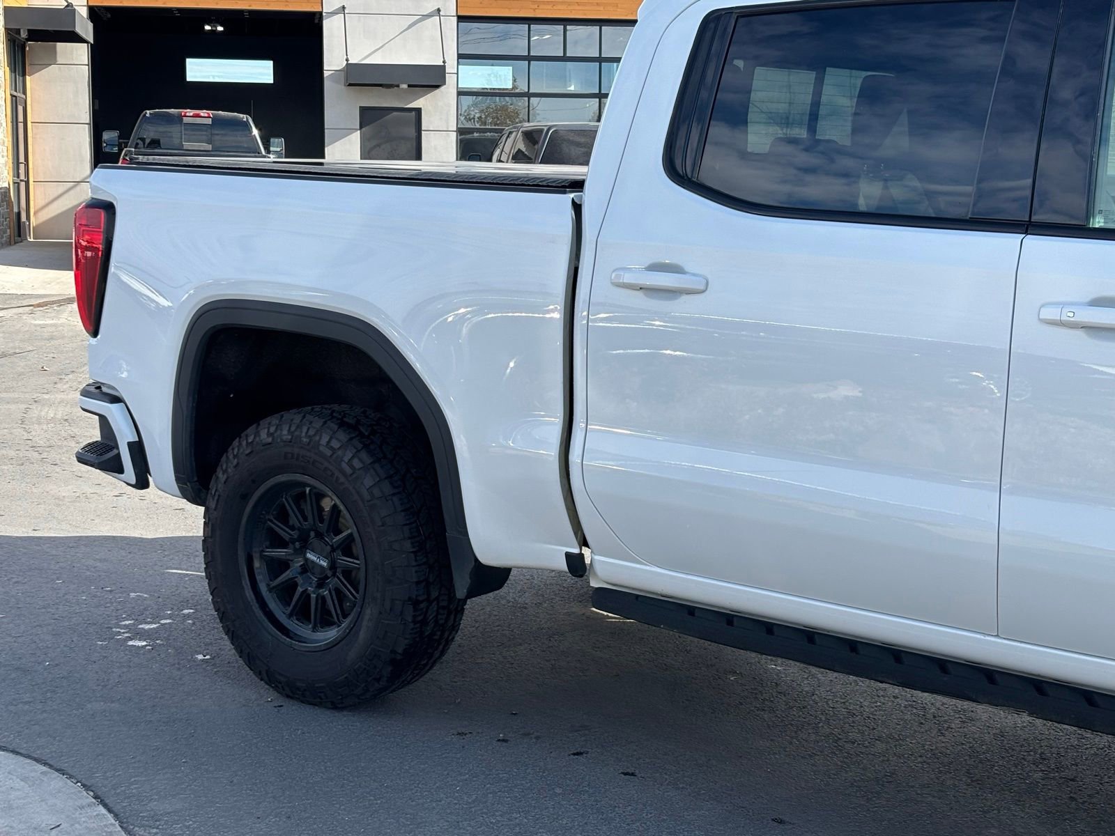 Used 2023 GMC Sierra 1500 AT4 w/ Technology Package image 3