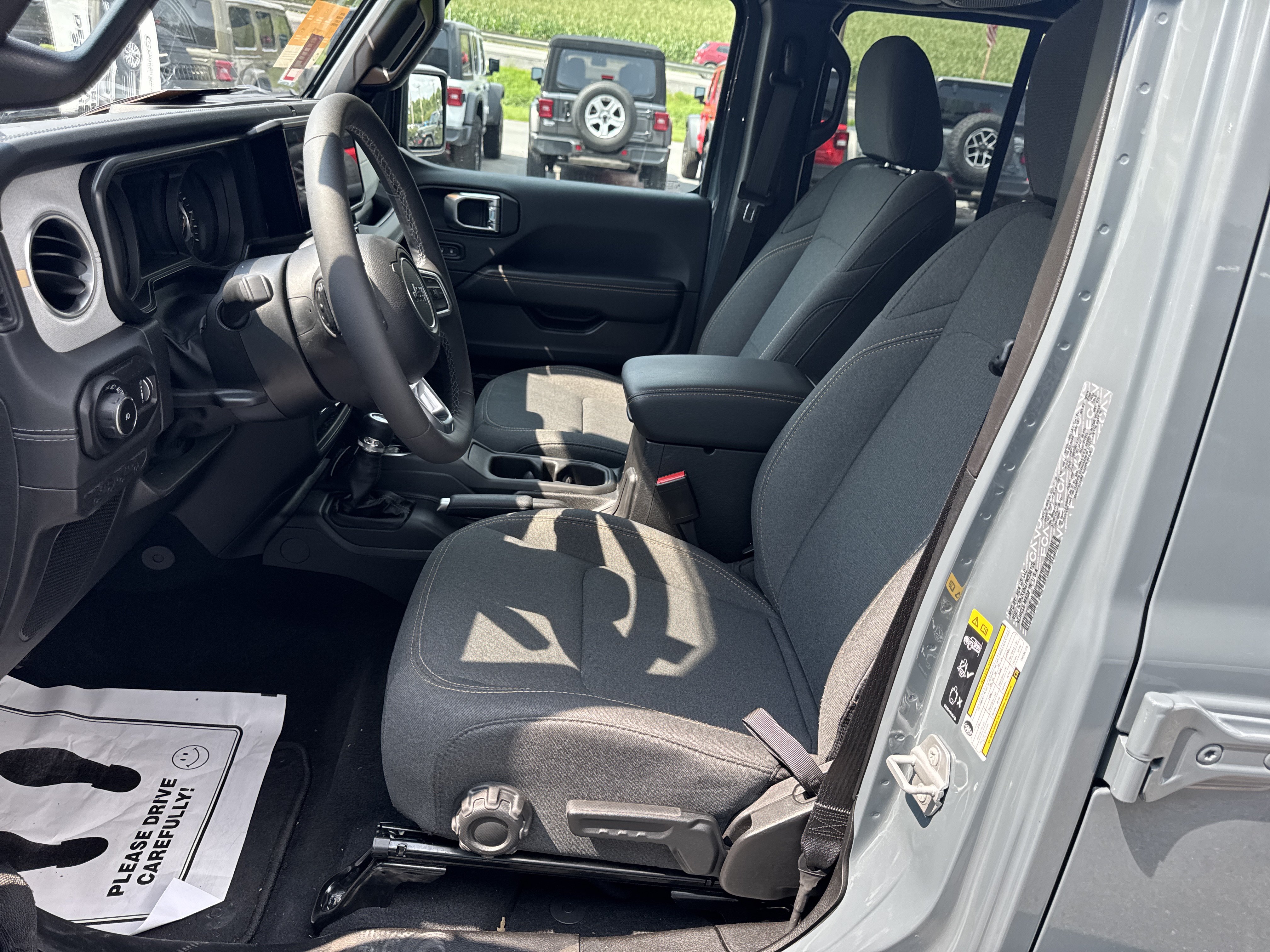 Used 2026 Jeep Wrangler Unlimited Sahara AWD/4WD image 12