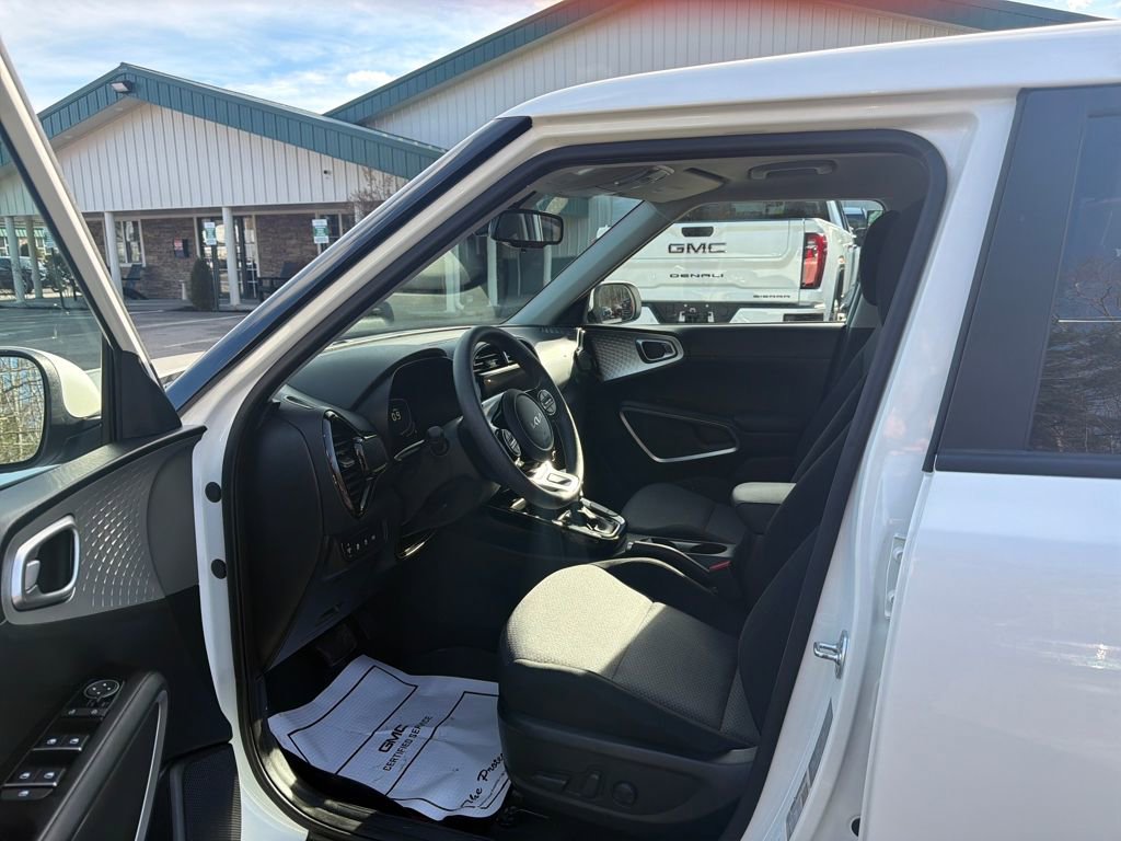 Used 2025 Kia Soul S image 11