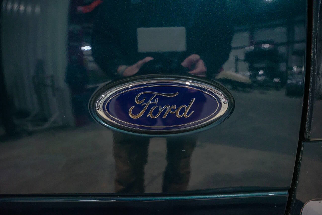 Used 1999 Ford F250 XLT image 25