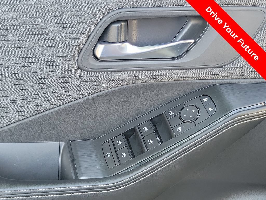 Certified 2021 Nissan Rogue SV FWD image 16