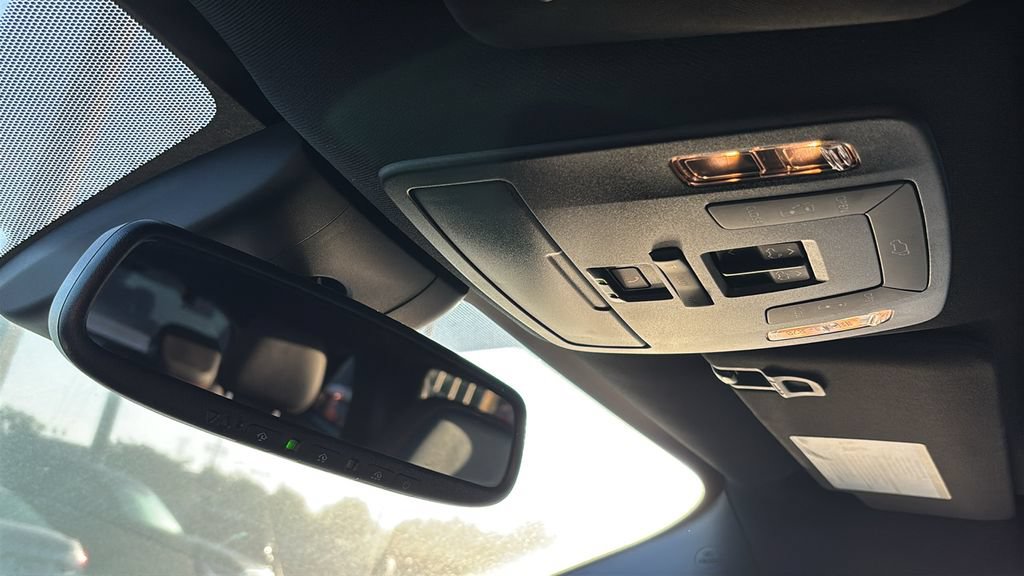 Used 2025 Toyota Sienna XSE FWD image 24