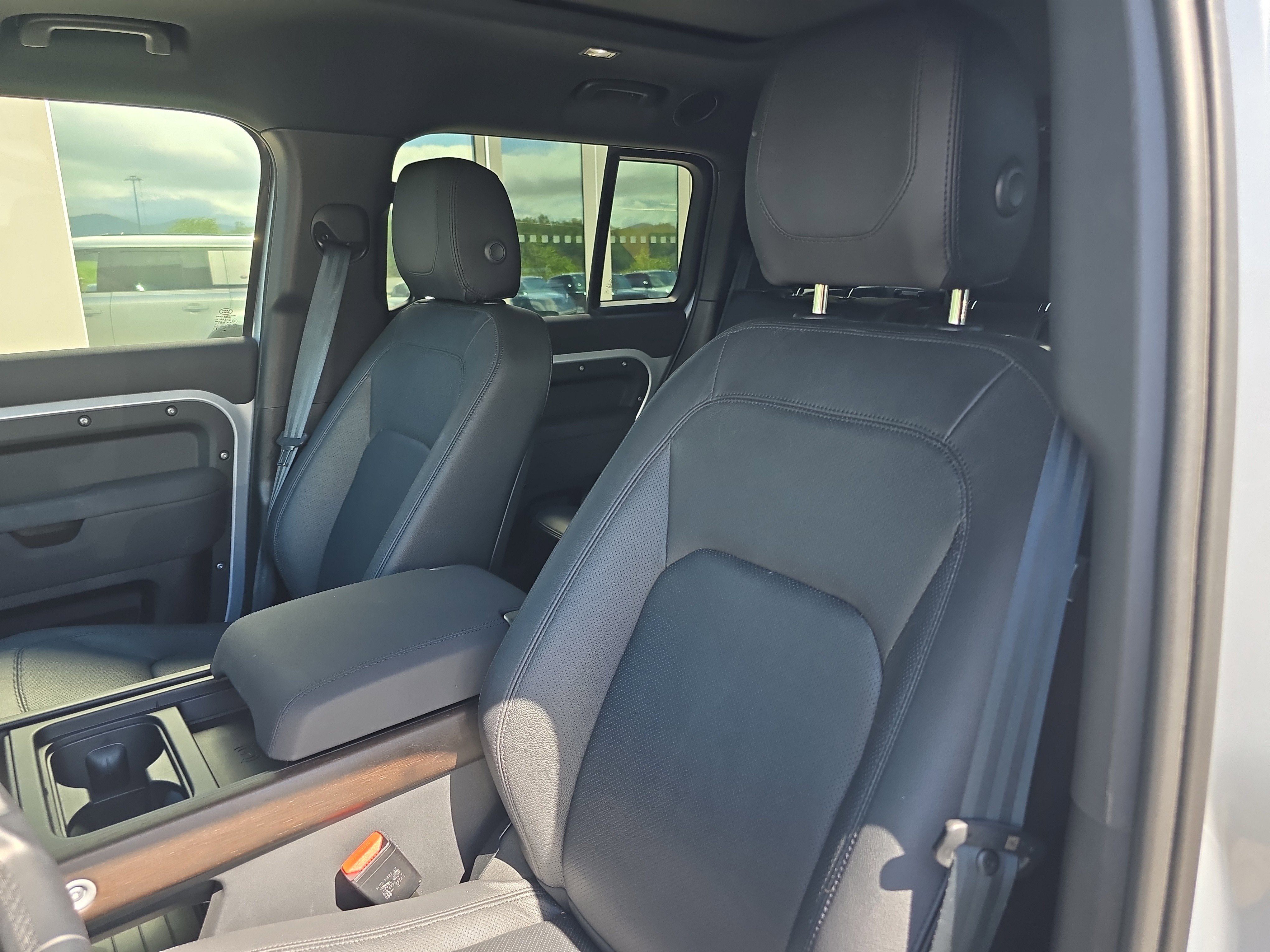 Certified 2023 Land Rover Defender 130 SE AWD/4WD image 20