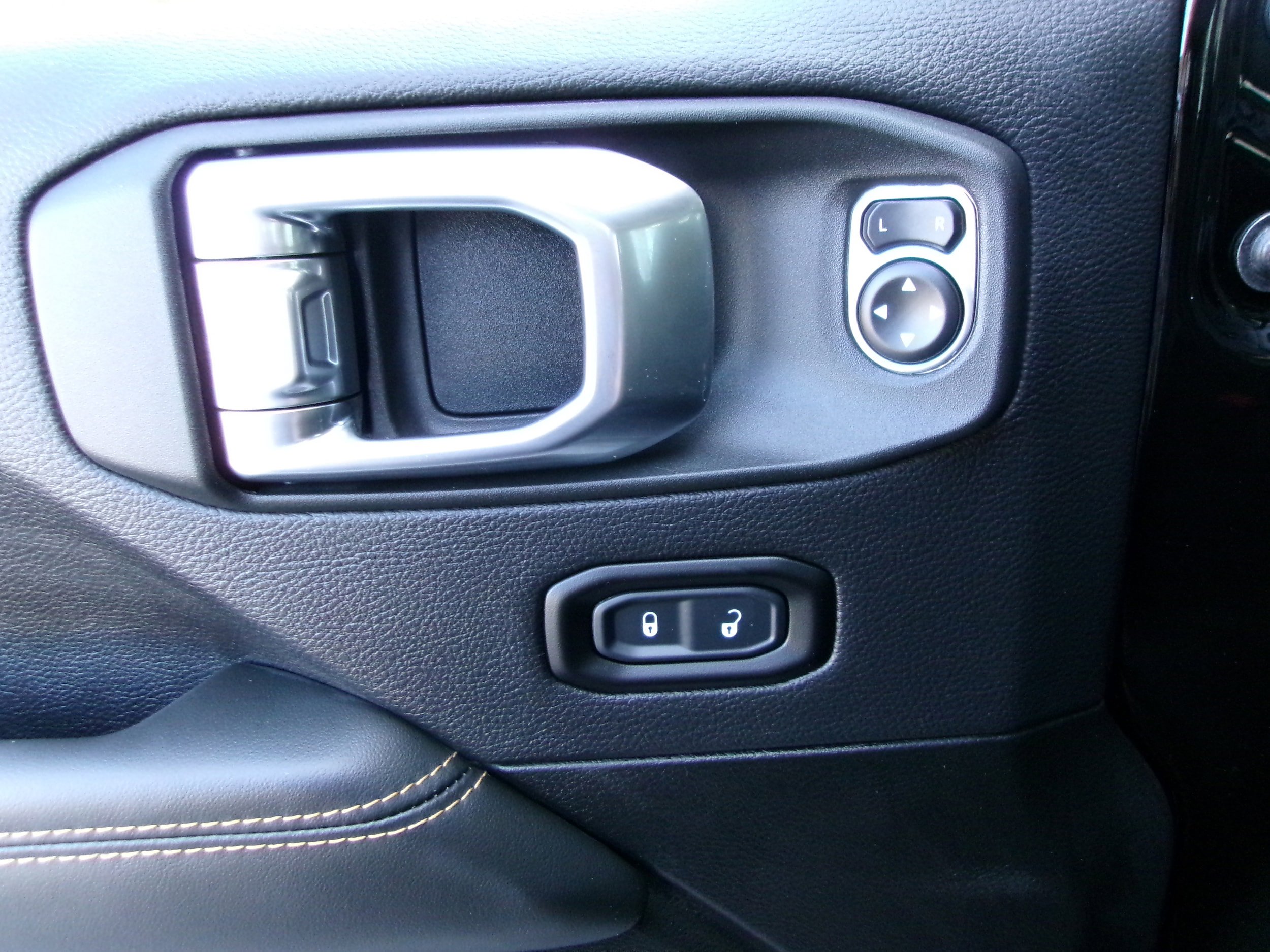 New 2025 Jeep Gladiator Sport w/ Premium Package image 12