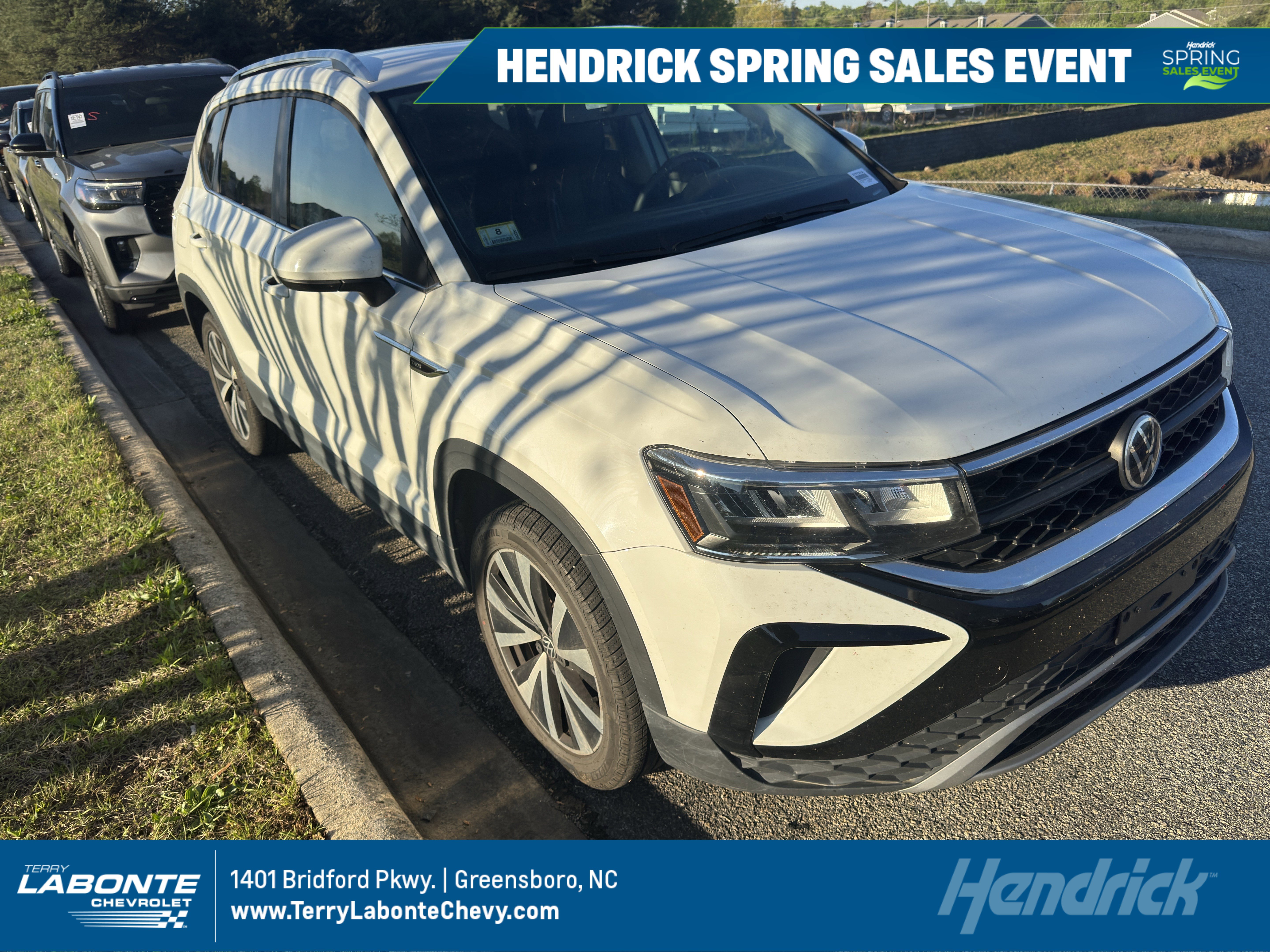 Used 2022 Volkswagen Taos SE image 1