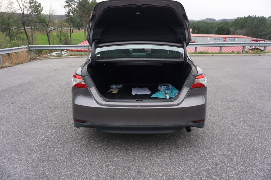 Used 2020 Toyota Camry LE image 14