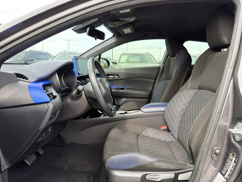 Used 2020 Toyota C-HR XLE image 11