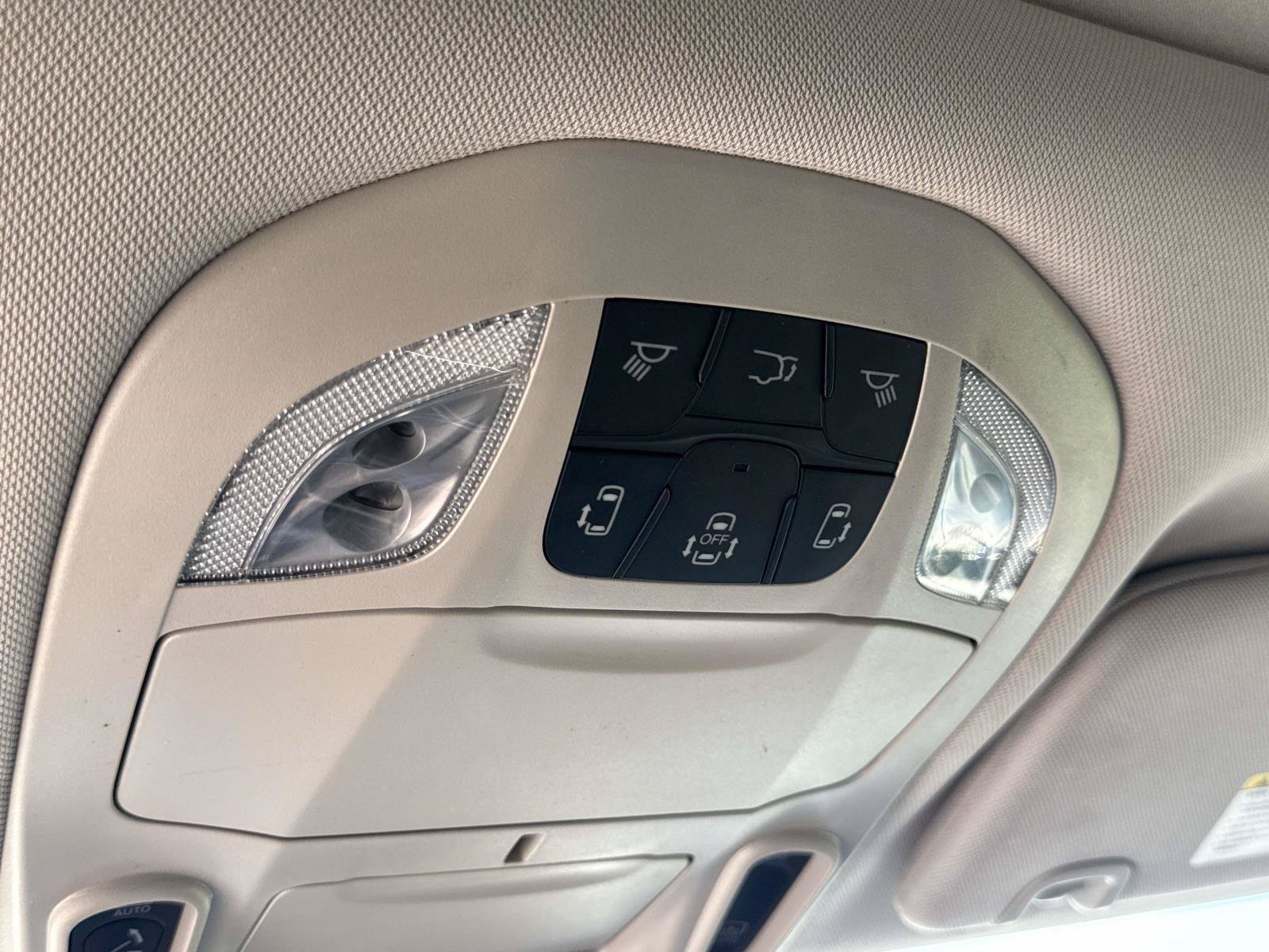 Used 2023 Chrysler Pacifica Limited FWD image 29